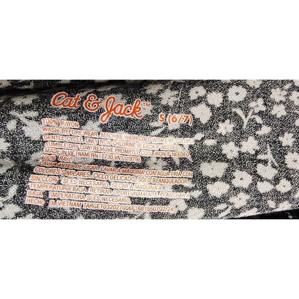 Cat & Jack 2PC Girls' Short Sleeve Floral Woven Top Color Black/White 6/7 - Picture 7 of 7